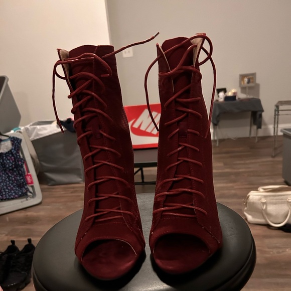 Cute size 9 burgundy ankle tie up boots - Picture 6 of 8